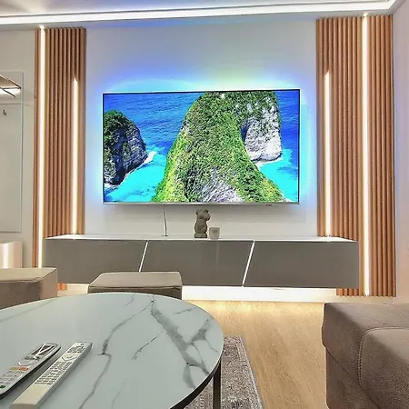 Luxury Apartment. 75 Inches Tv *