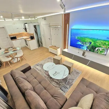 Luxury Apartment. 75 Inches Tv Apartament