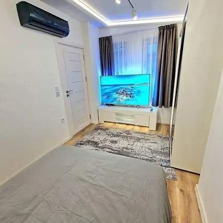 Luxury Apartment. 75 Inches Tv