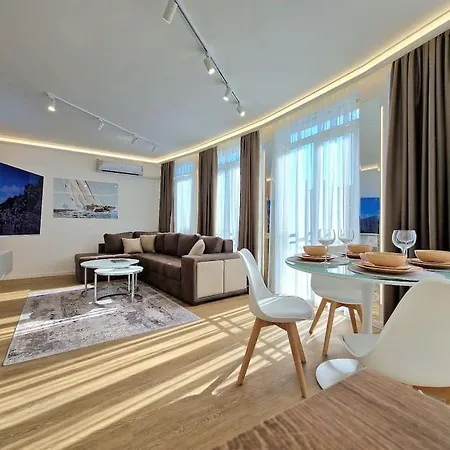 Luxury Apartment. 75 Inches Tv Apartament