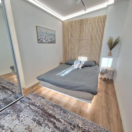 Apartament Luxury Apartment. 75 Inches Tv Warna
