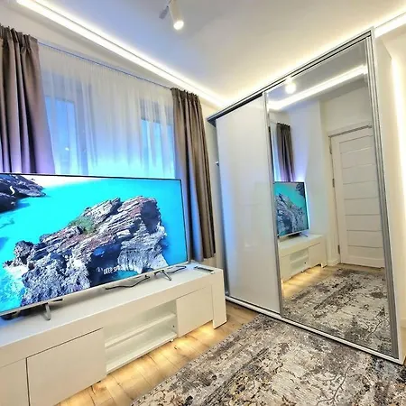 Luxury Apartment. 75 Inches Tv