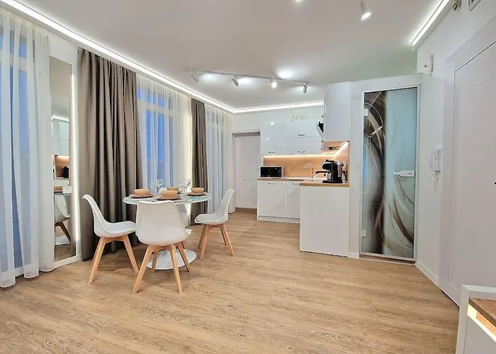 Luxury Apartment. 75 Inches Tv Varna