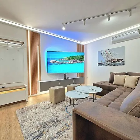 Luxury Apartment. 75 Inches Tv * Warna