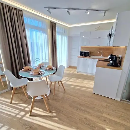 Luxury Apartment. 75 Inches Tv Varna