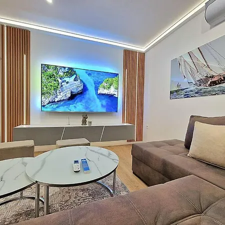 Luxury Apartment. 75 Inches Tv * Varna