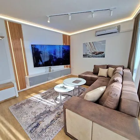 Luxury Apartment. 75 Inches Tv Apartment