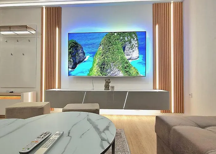 Luxury Apartment. 75 Inches Tv *