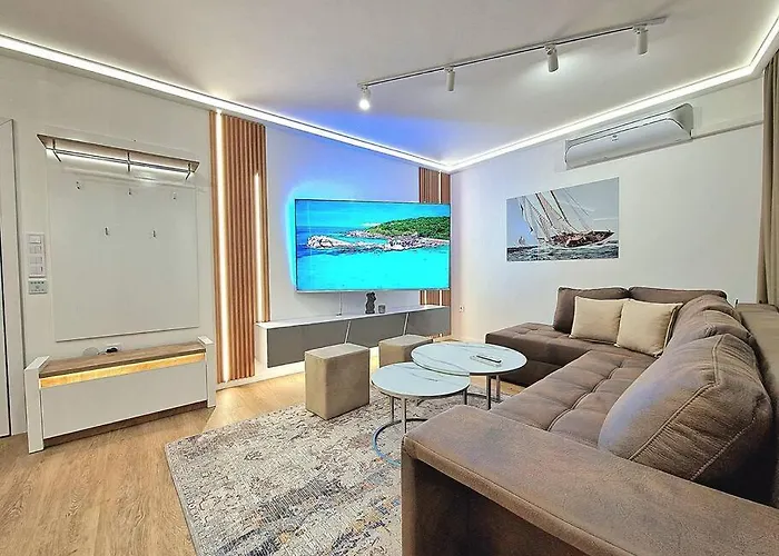 Luxury Apartment. 75 Inches Tv * Warna