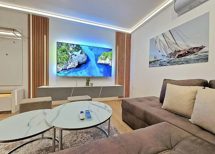 Luxury Apartment. 75 Inches Tv * Varna